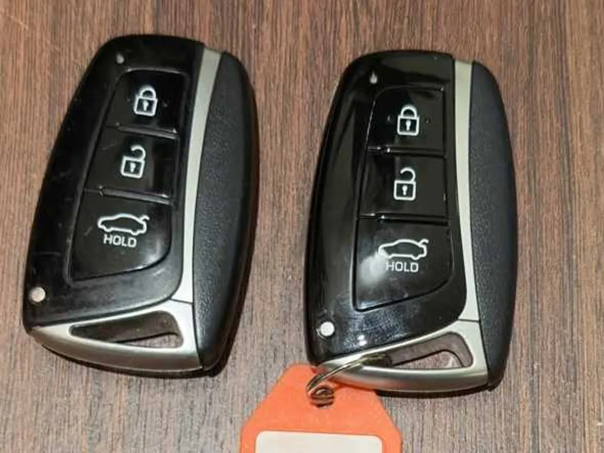 Car image 24
