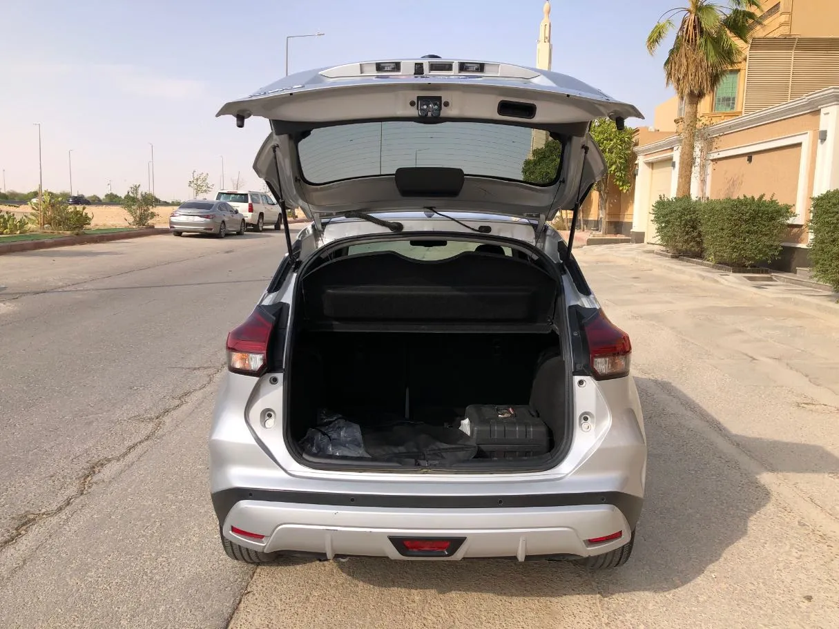 Car image 20