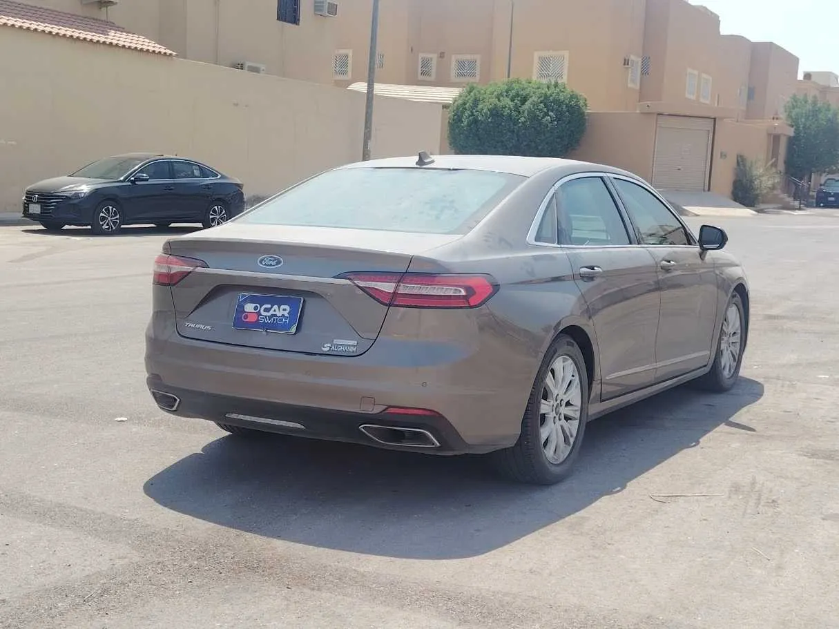 Car image 5
