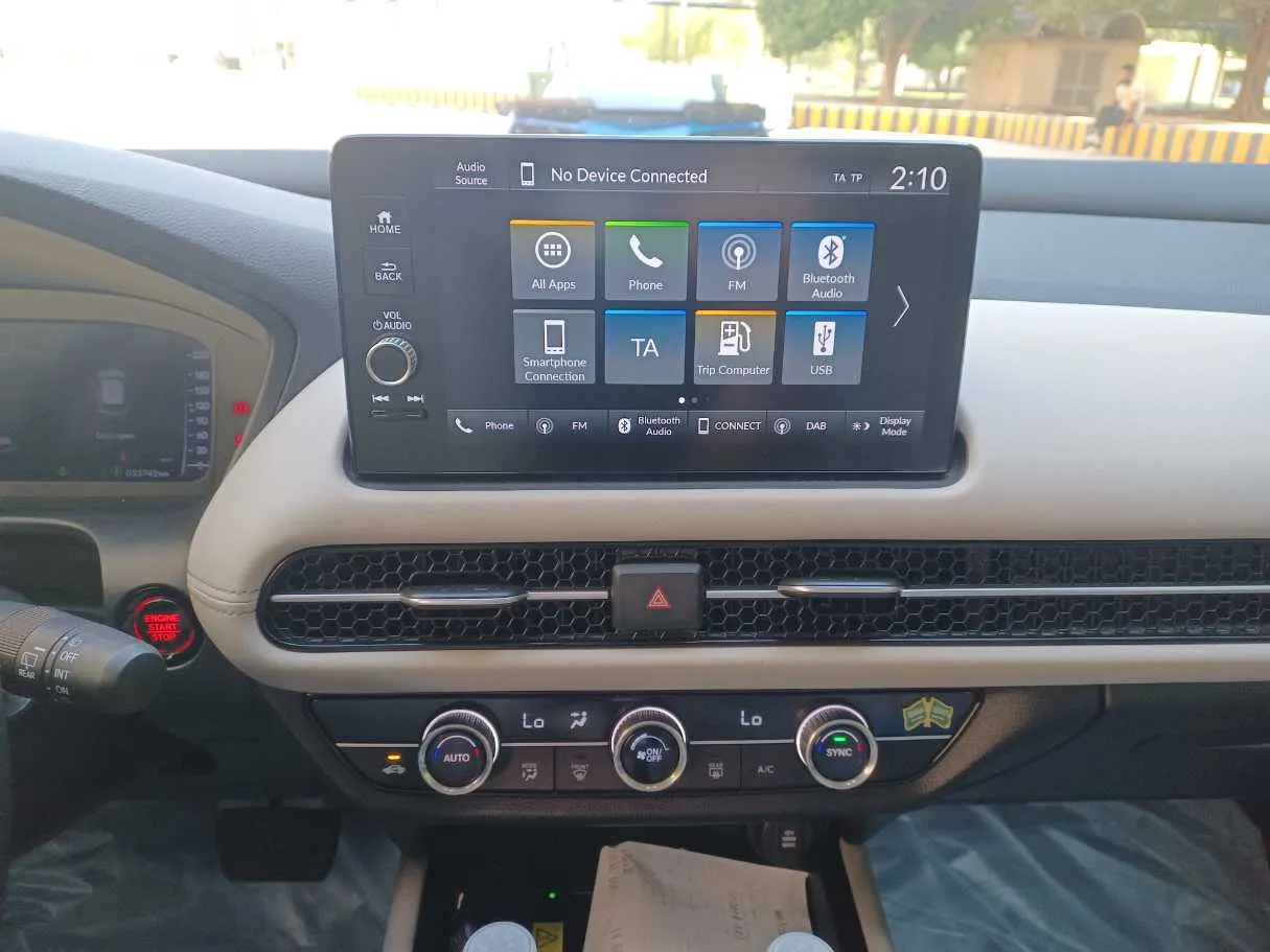 Car image 14