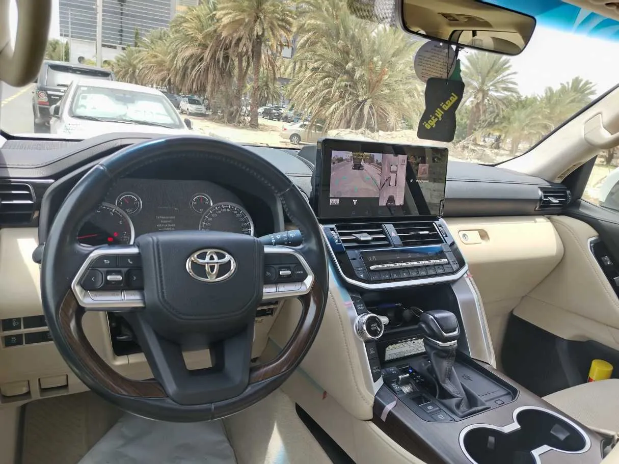 Car image 30