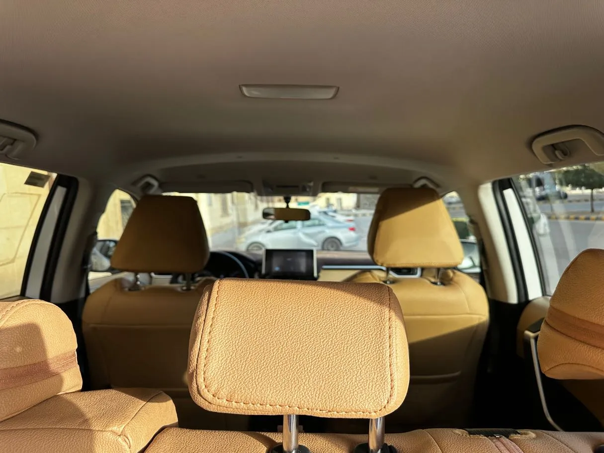 Car image 25