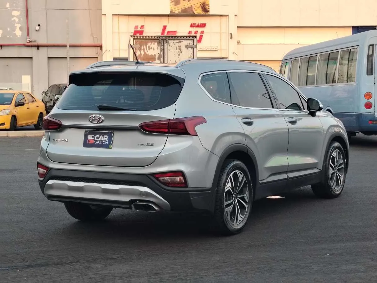 Car image 5