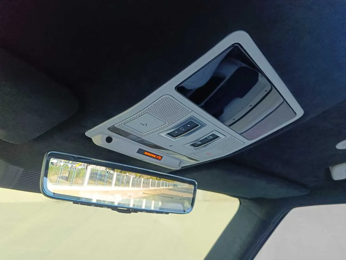 Car image 31