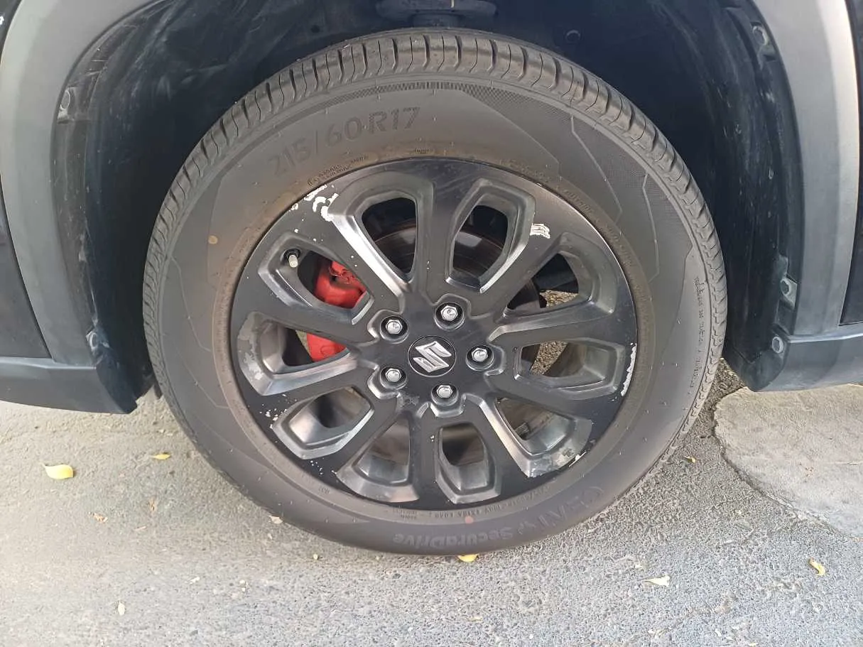 Car image 9