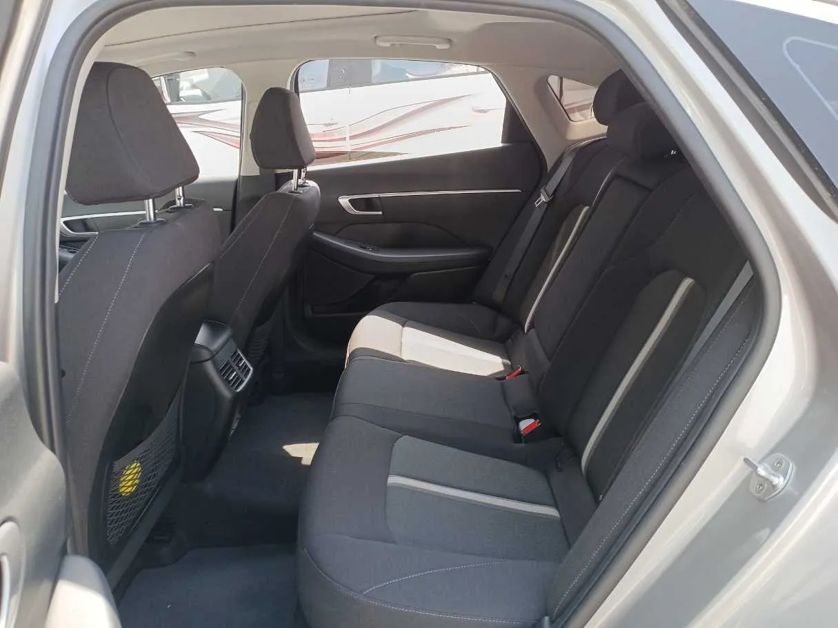 Car image 13