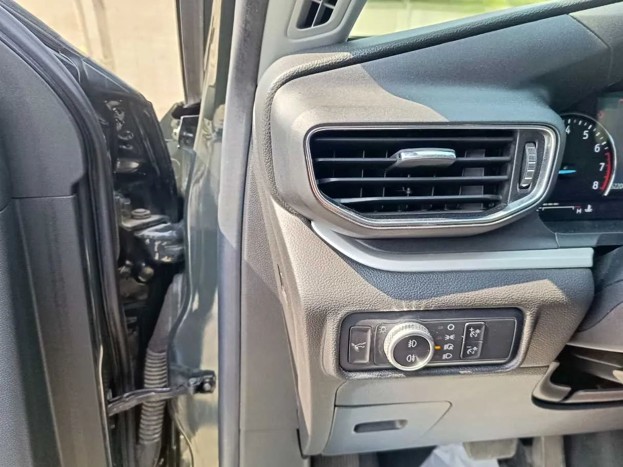 Car image 32