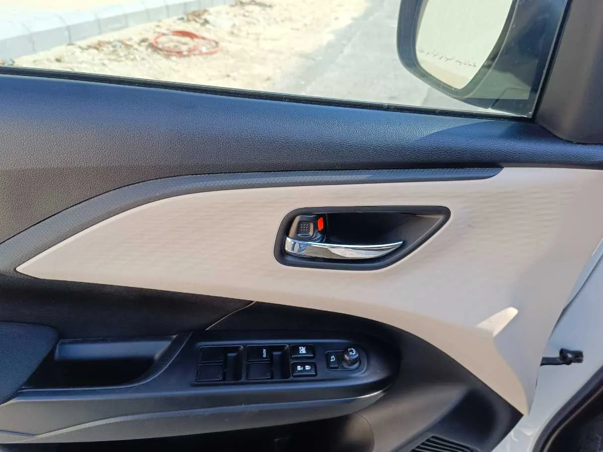 Car image 28