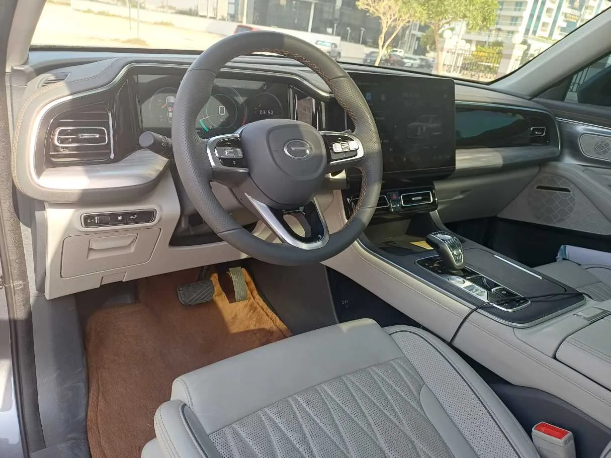 Car image 11