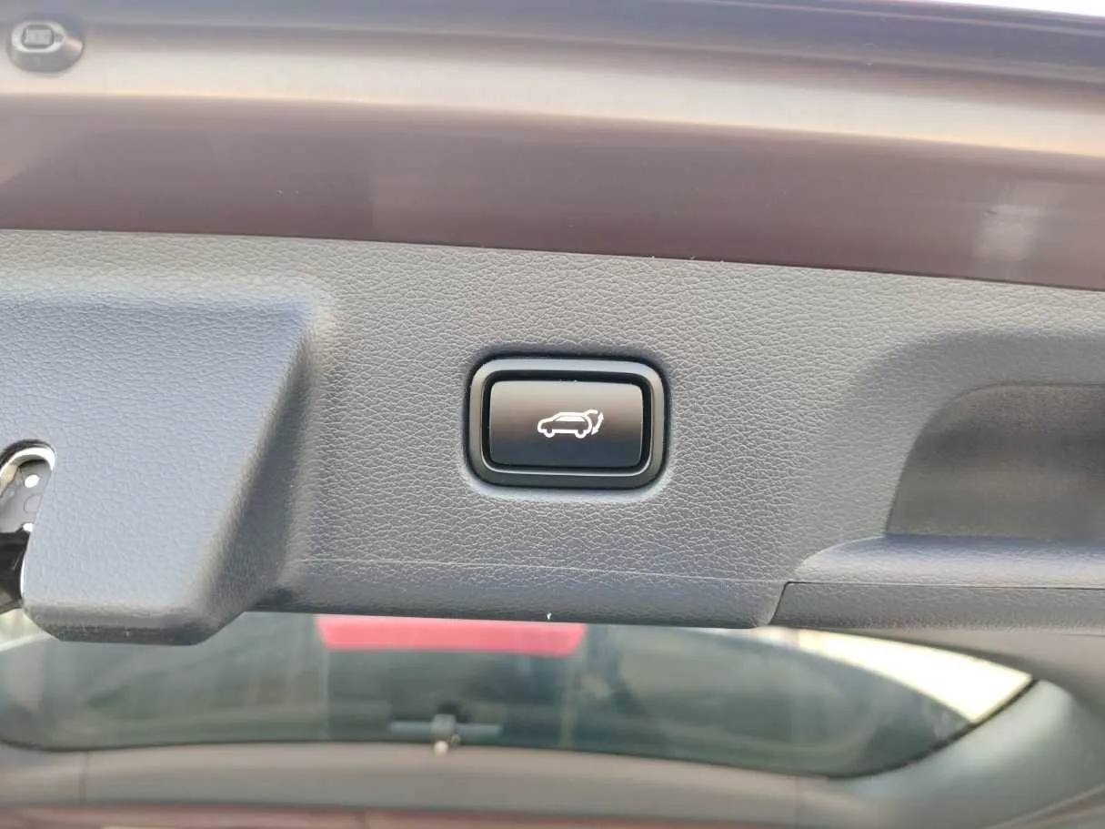 Car image 37