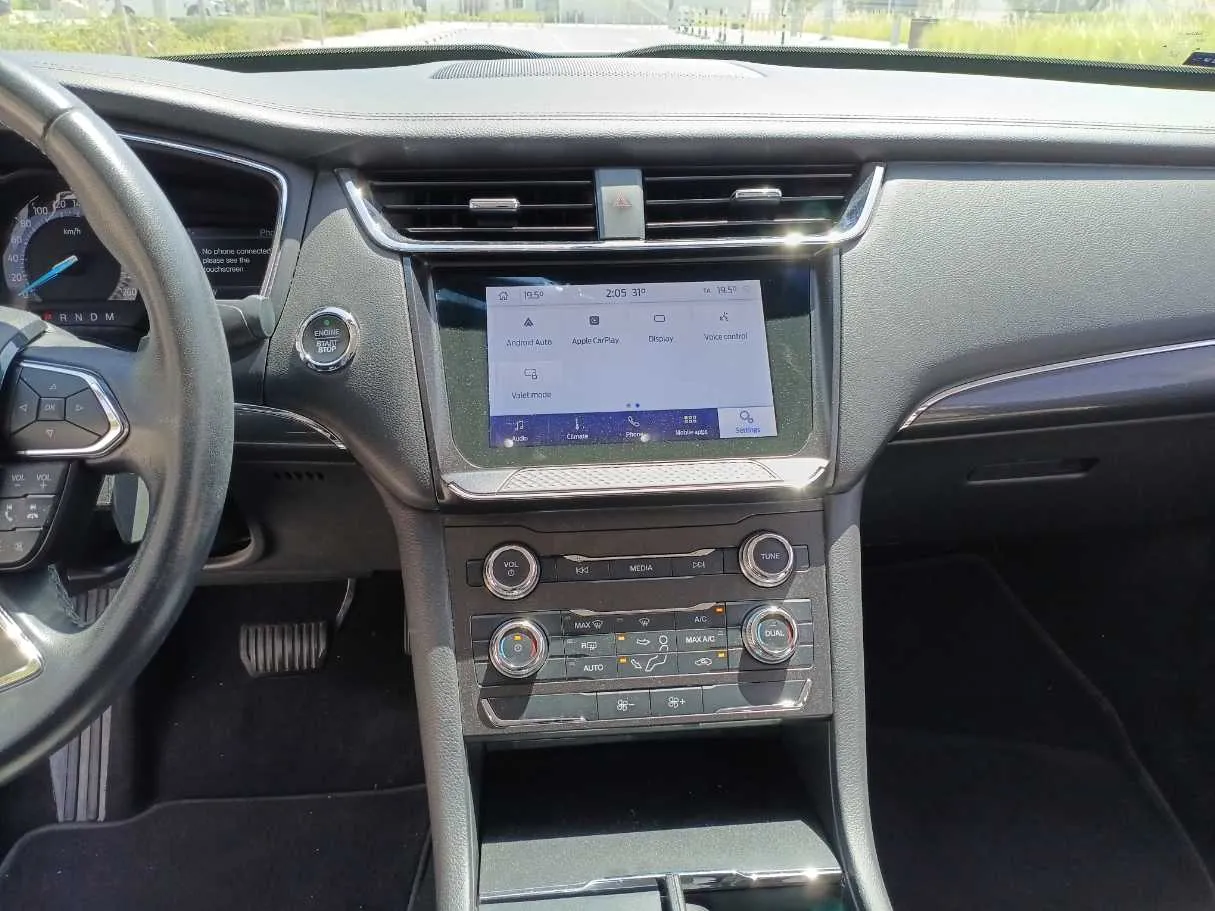 Car image 15
