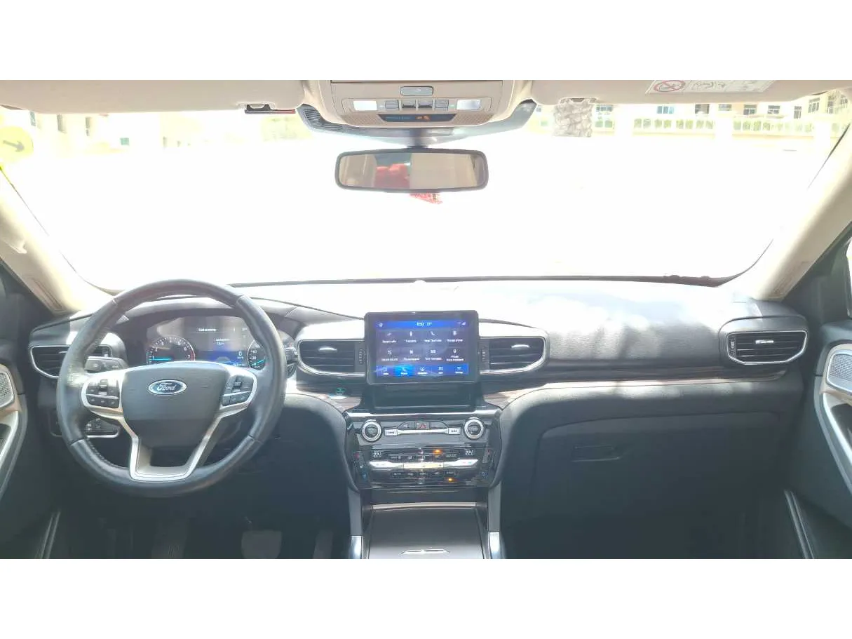 Car image 15