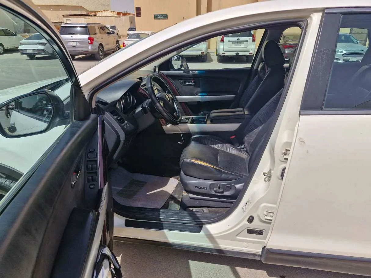Car image 11