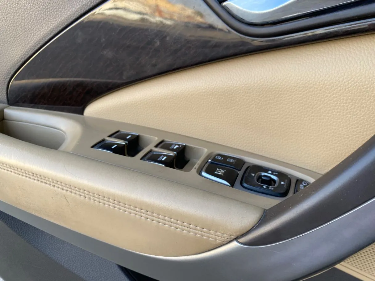 Car image 23