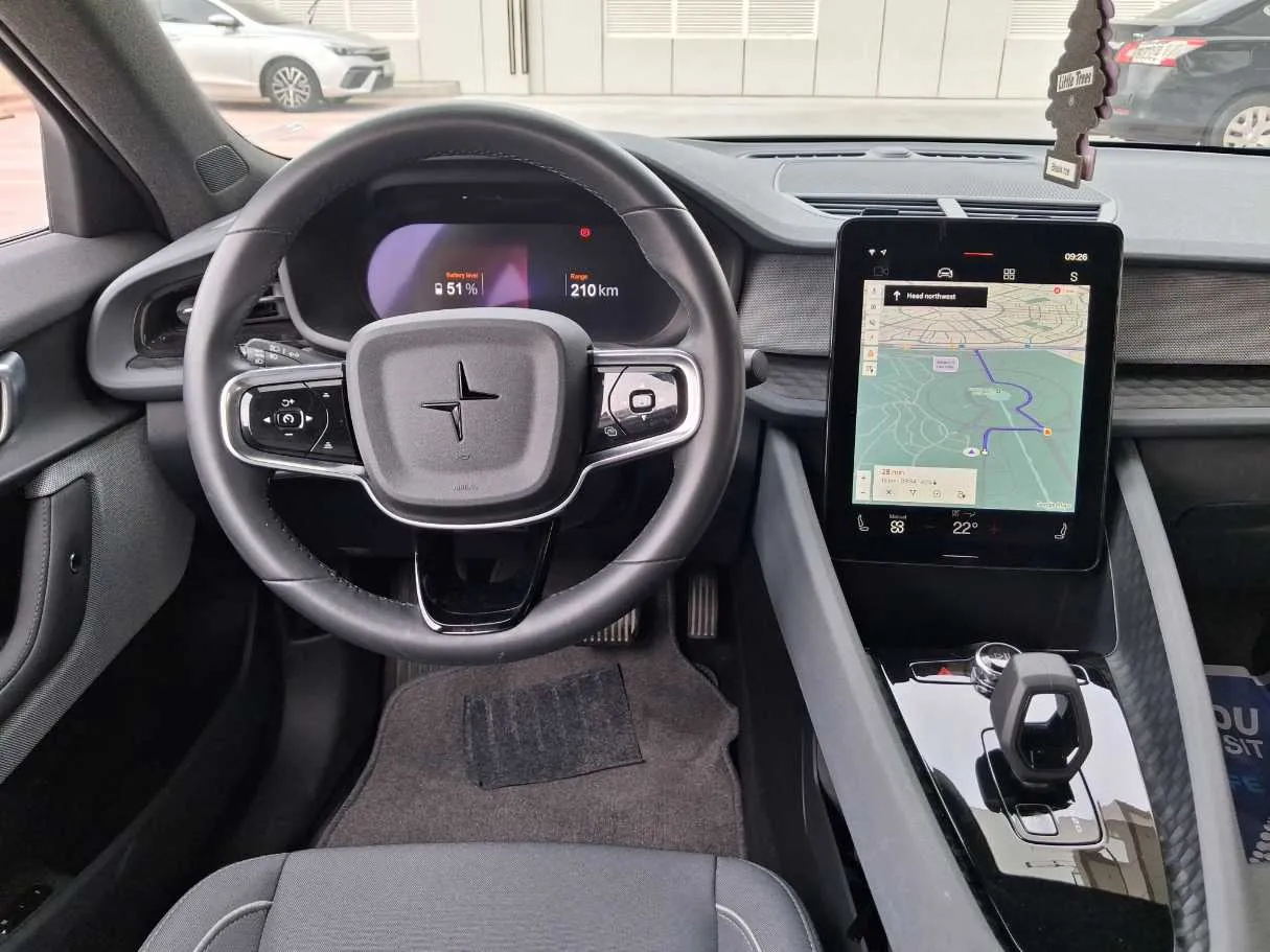 Car image 17