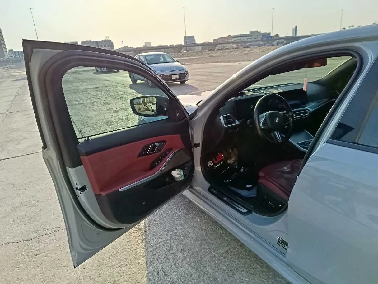 Car image 12
