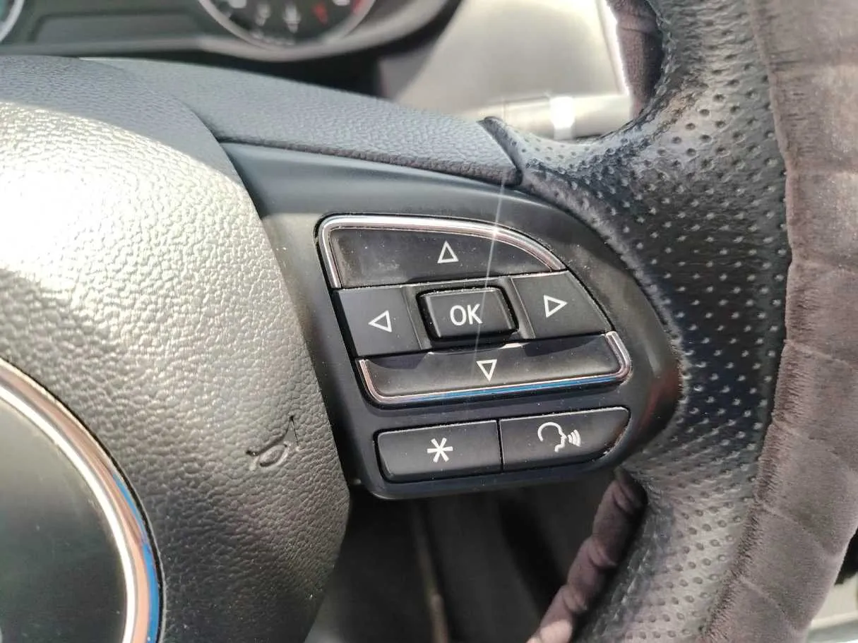 Car image 37