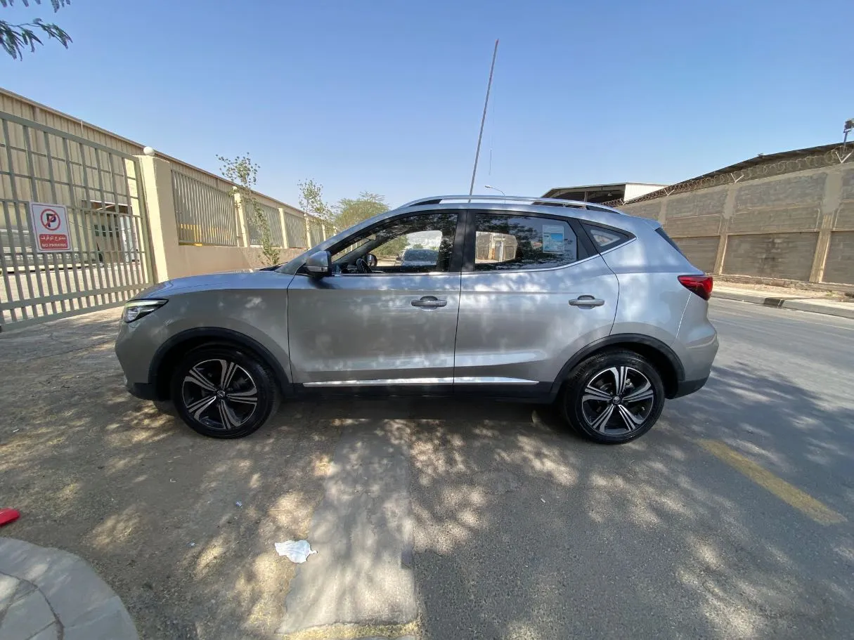 Car image 8