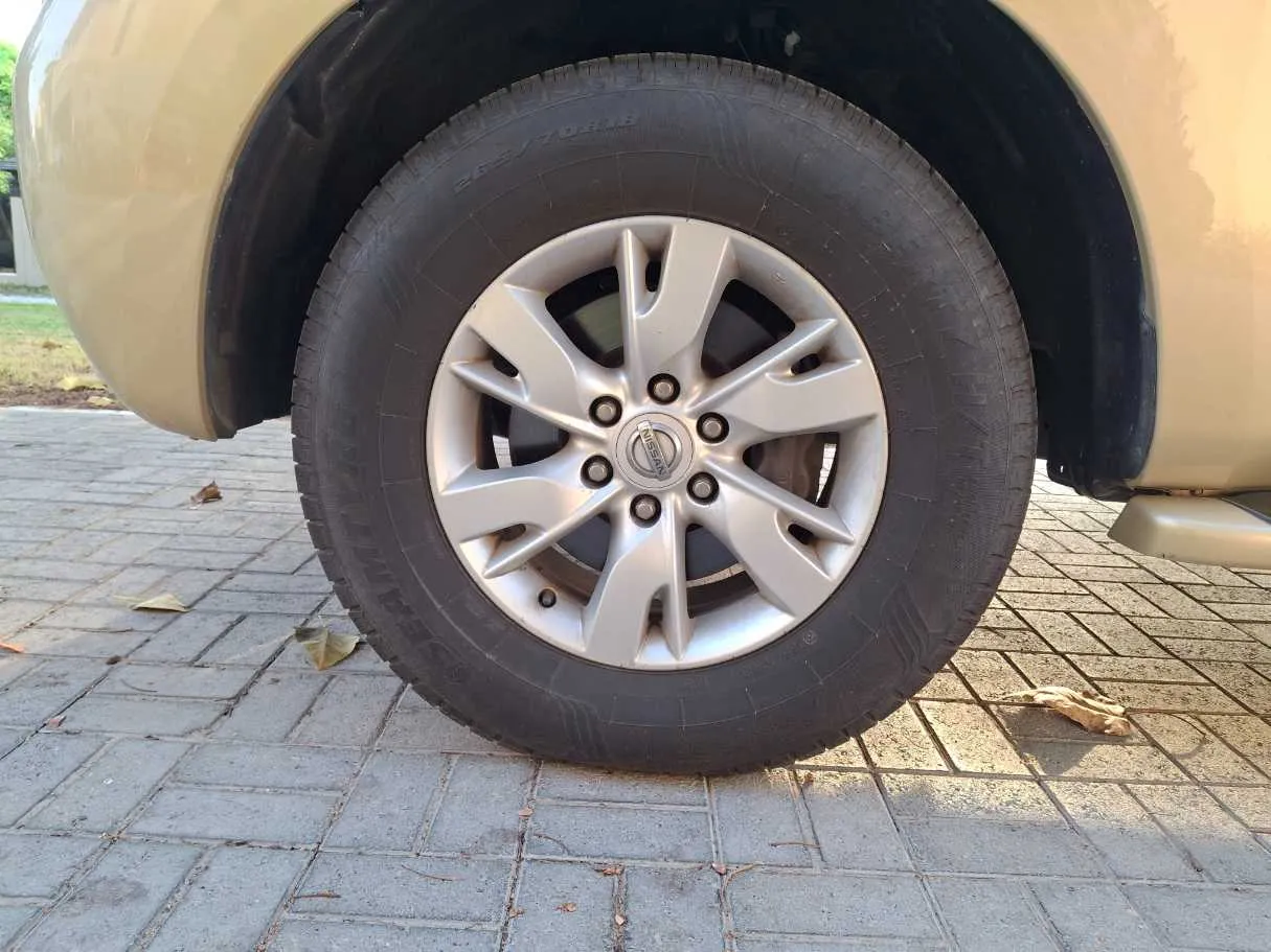 Car image 9