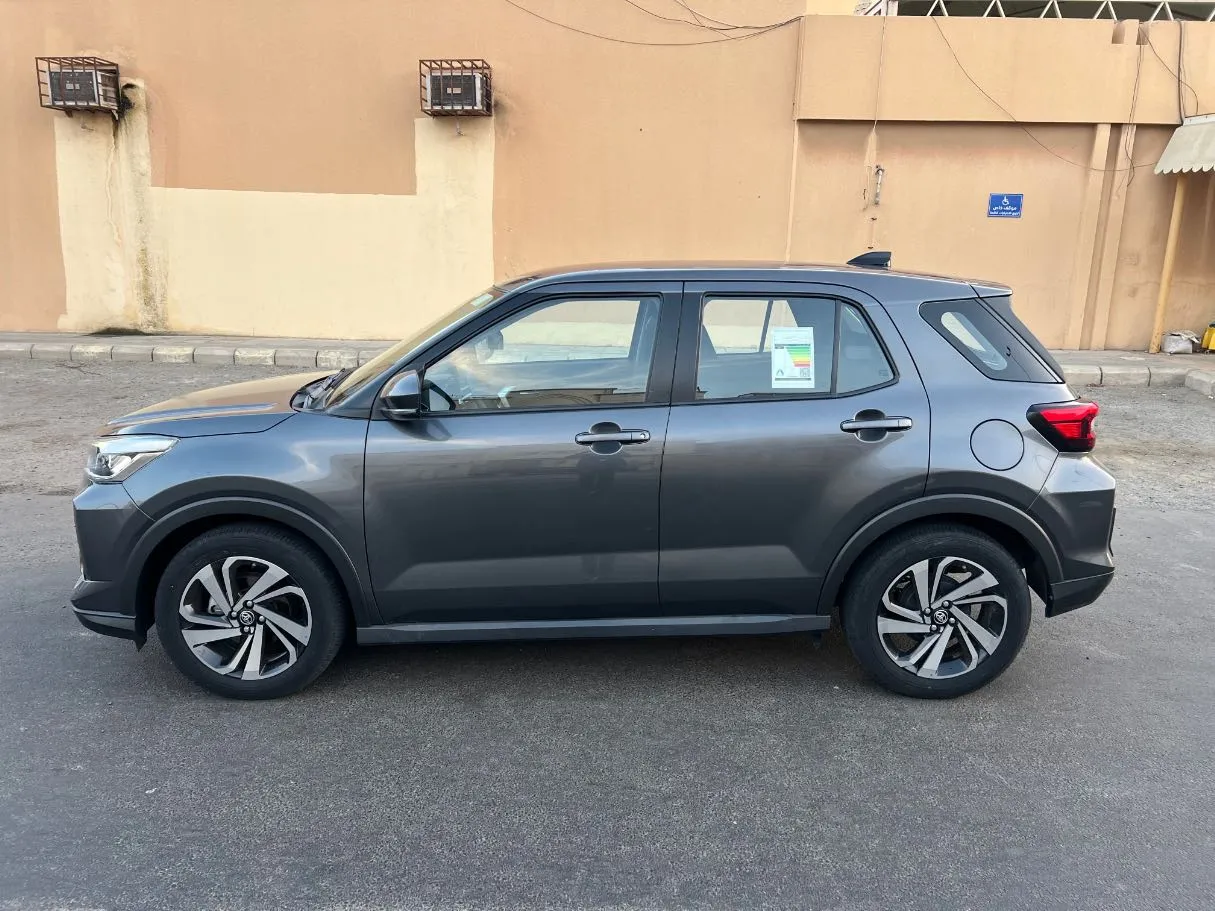 Car image 8
