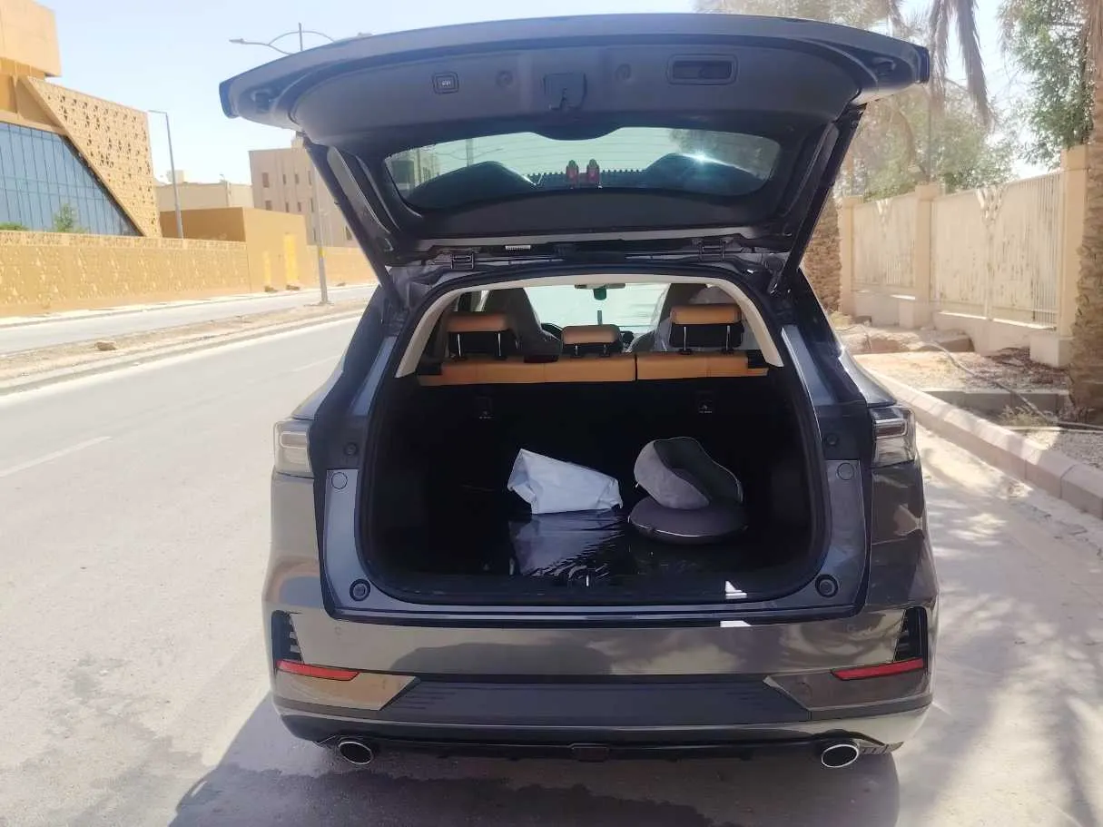 Car image 23