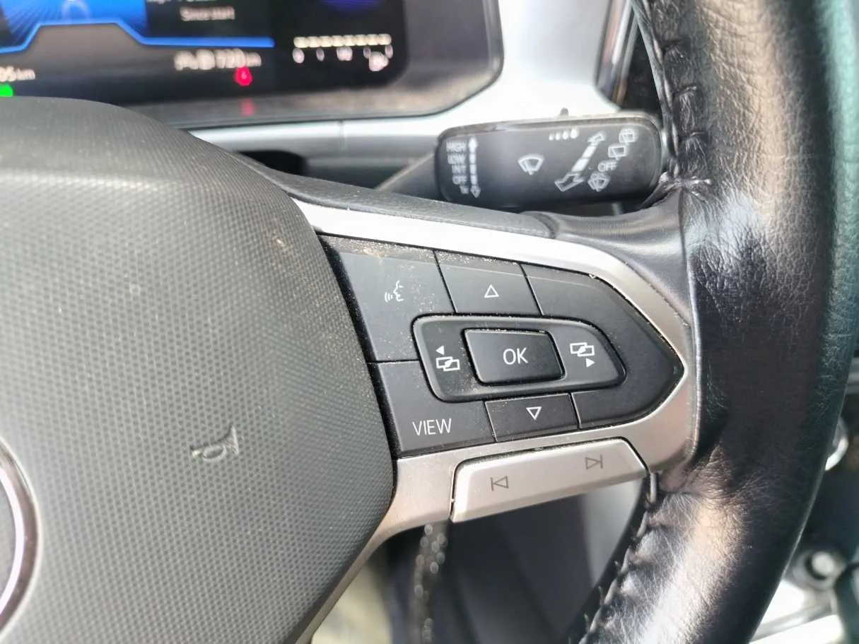 Car image 37