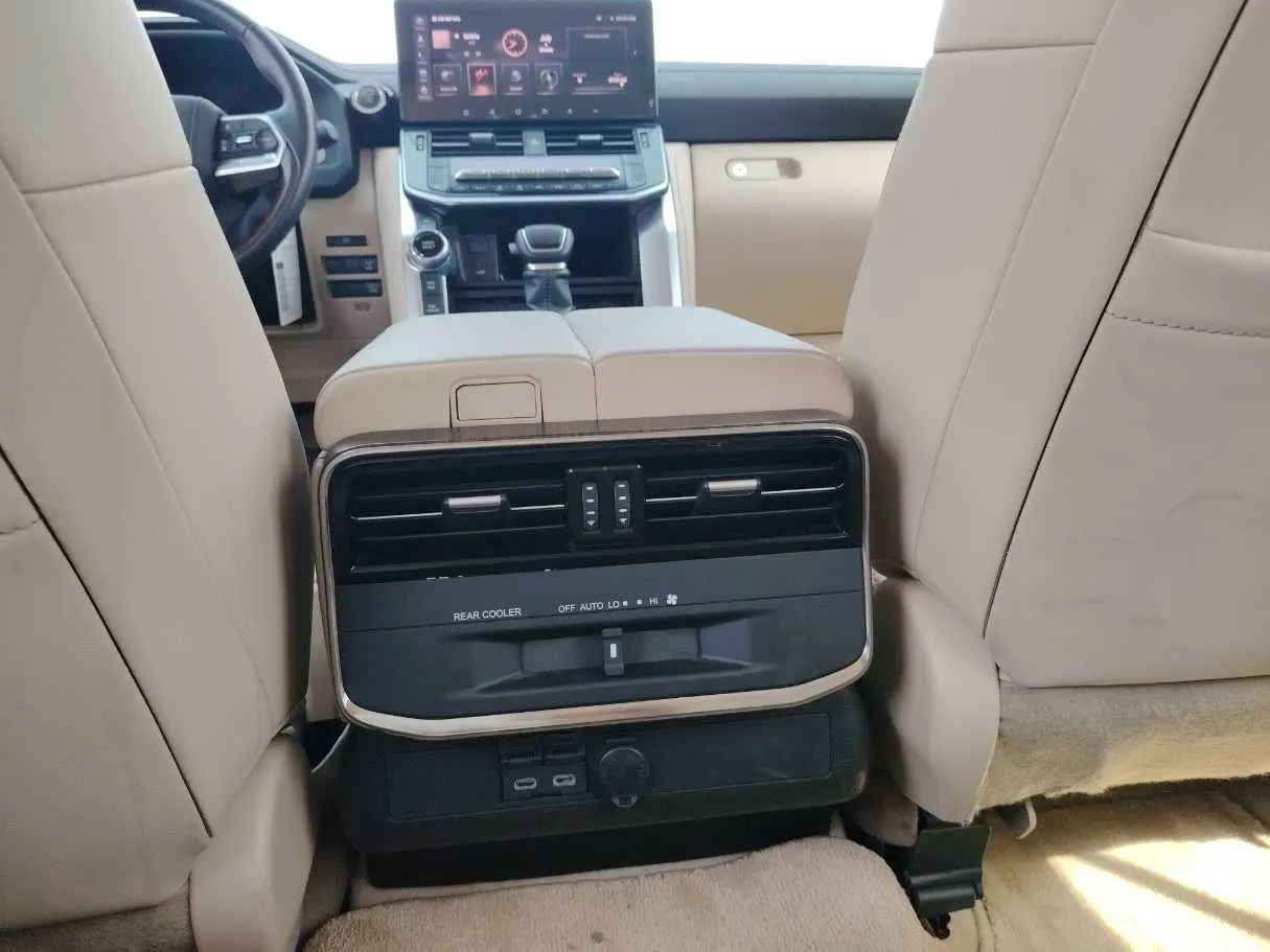 Car image 26