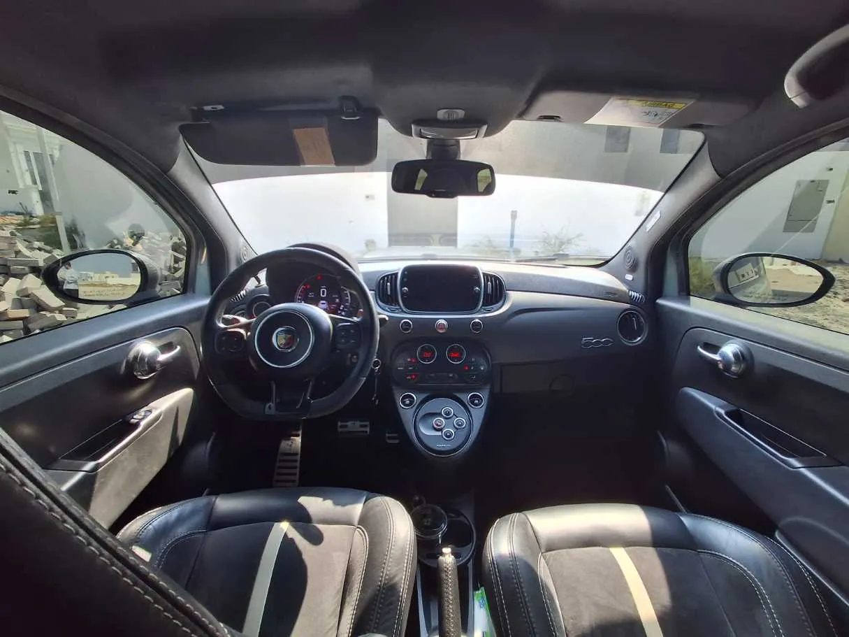 Car image 14