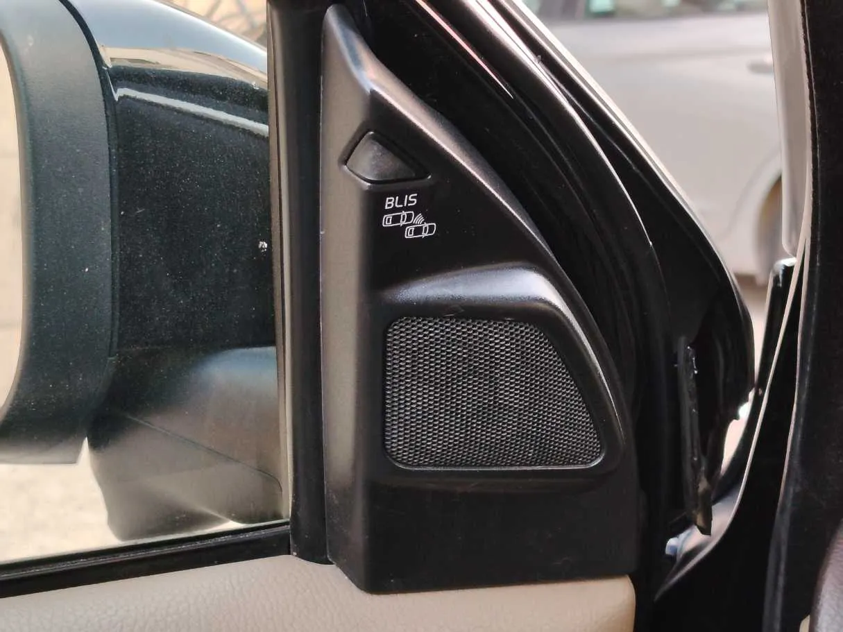 Car image 31