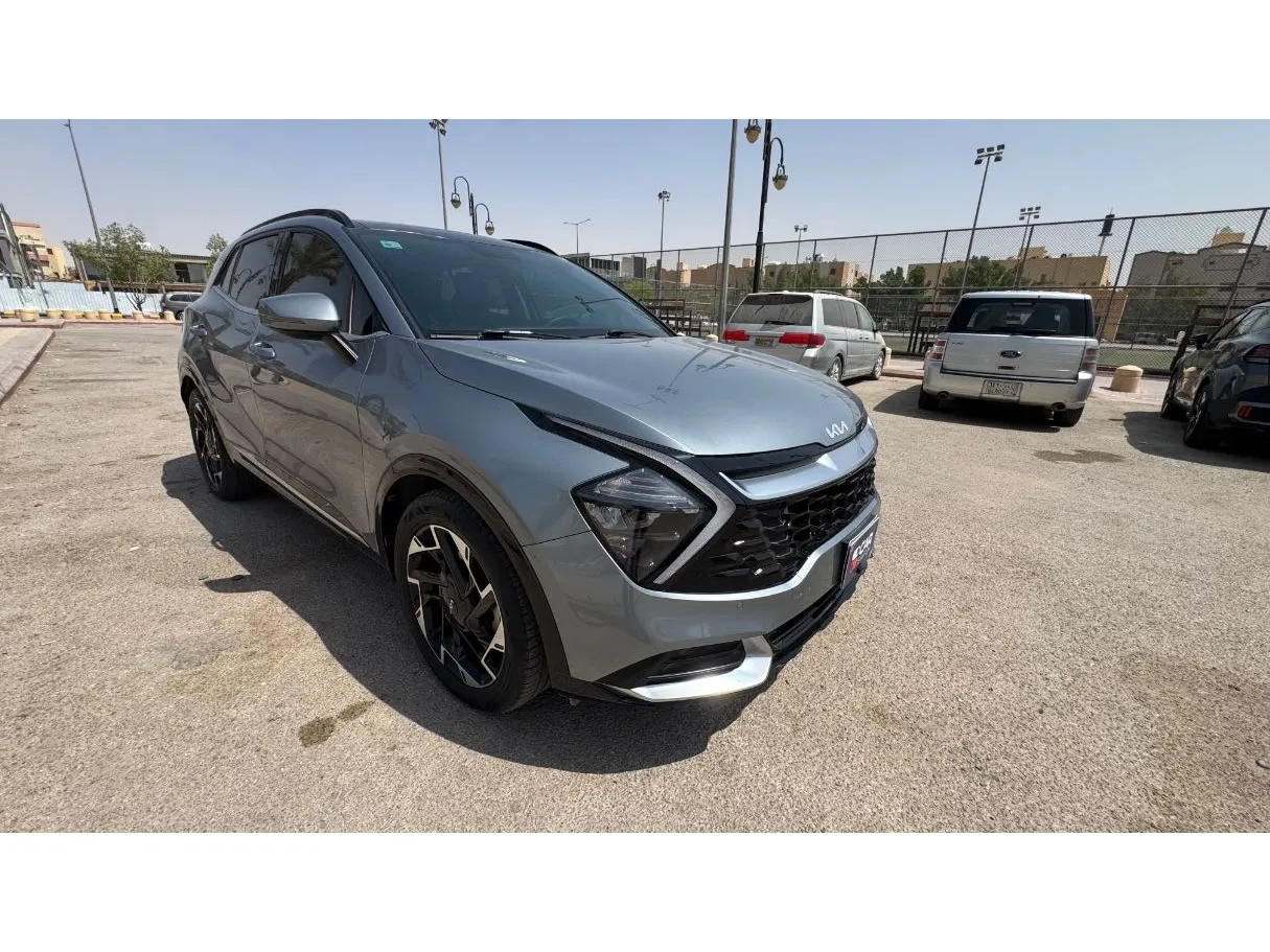 Car image 3