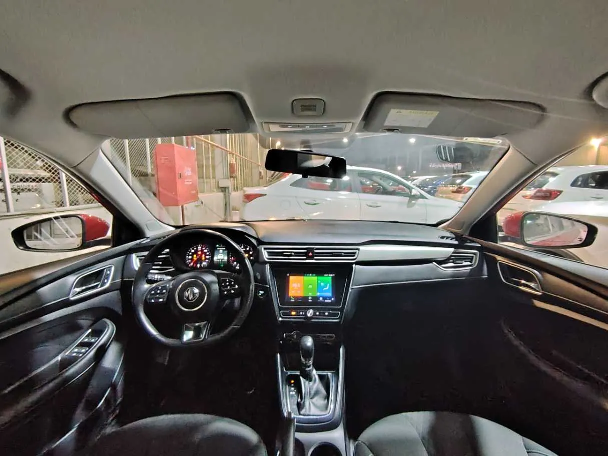 Car image 19
