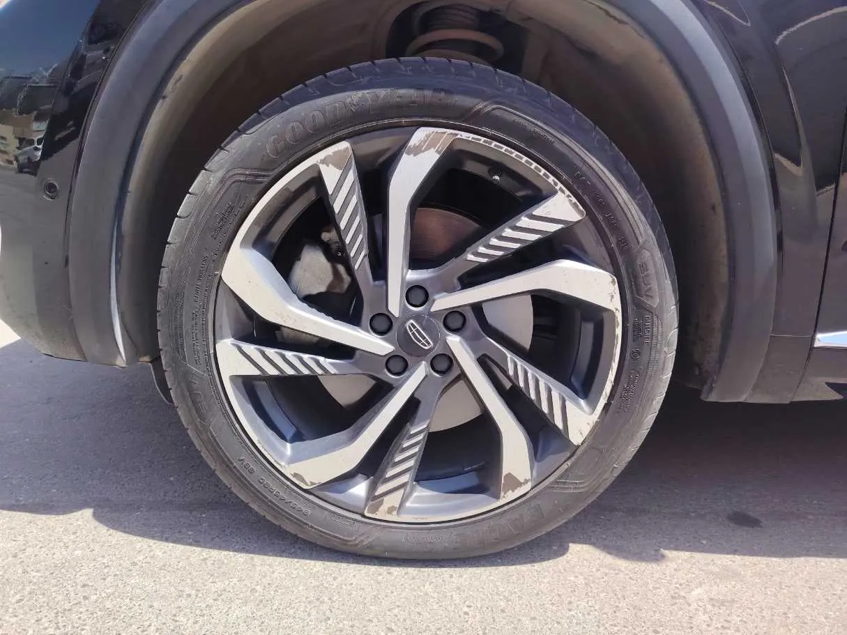 Car image 10