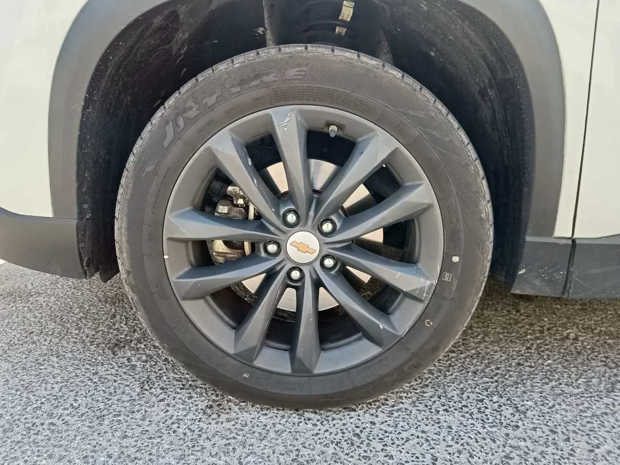 Car image 10
