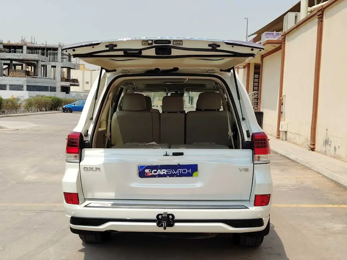 Car image 26