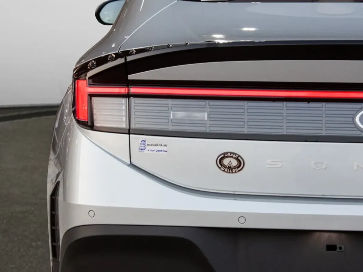 Car image 7