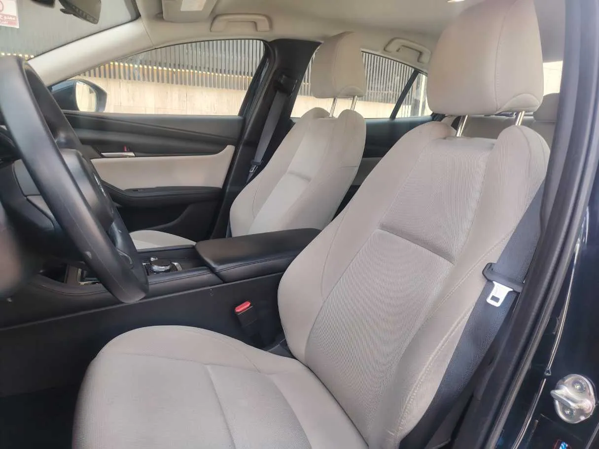 Car image 13