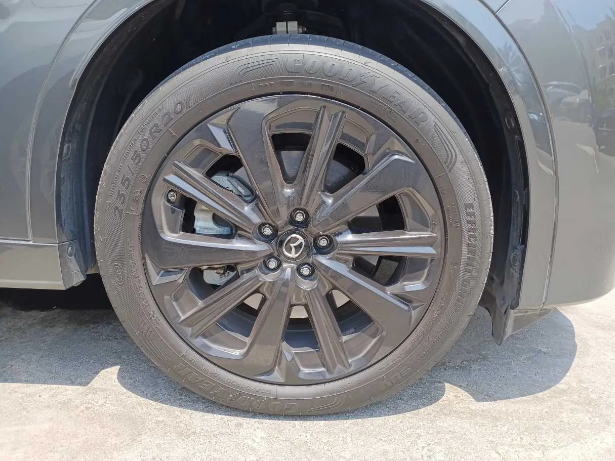 Car image 9