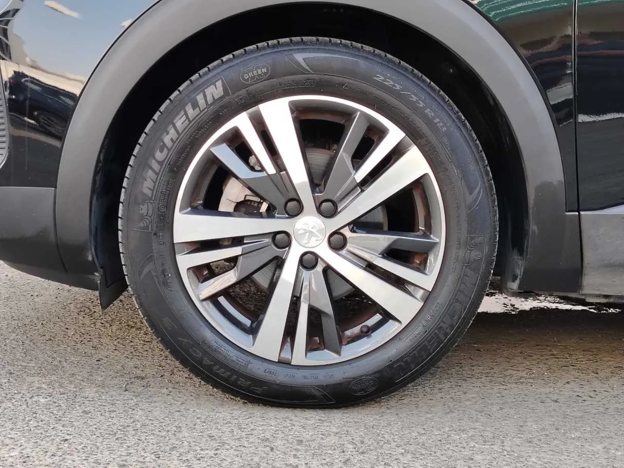 Car image 10