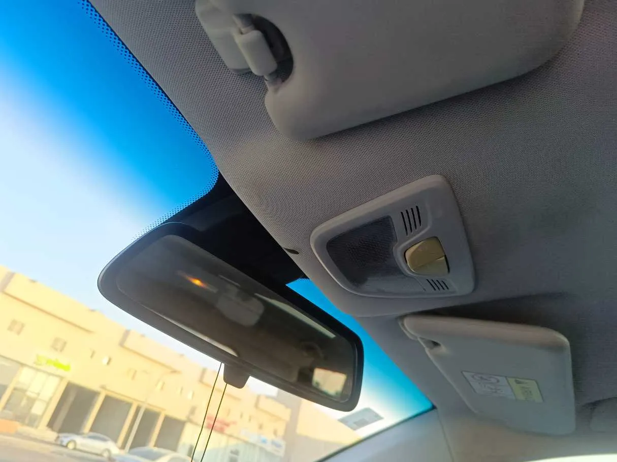 Car image 32
