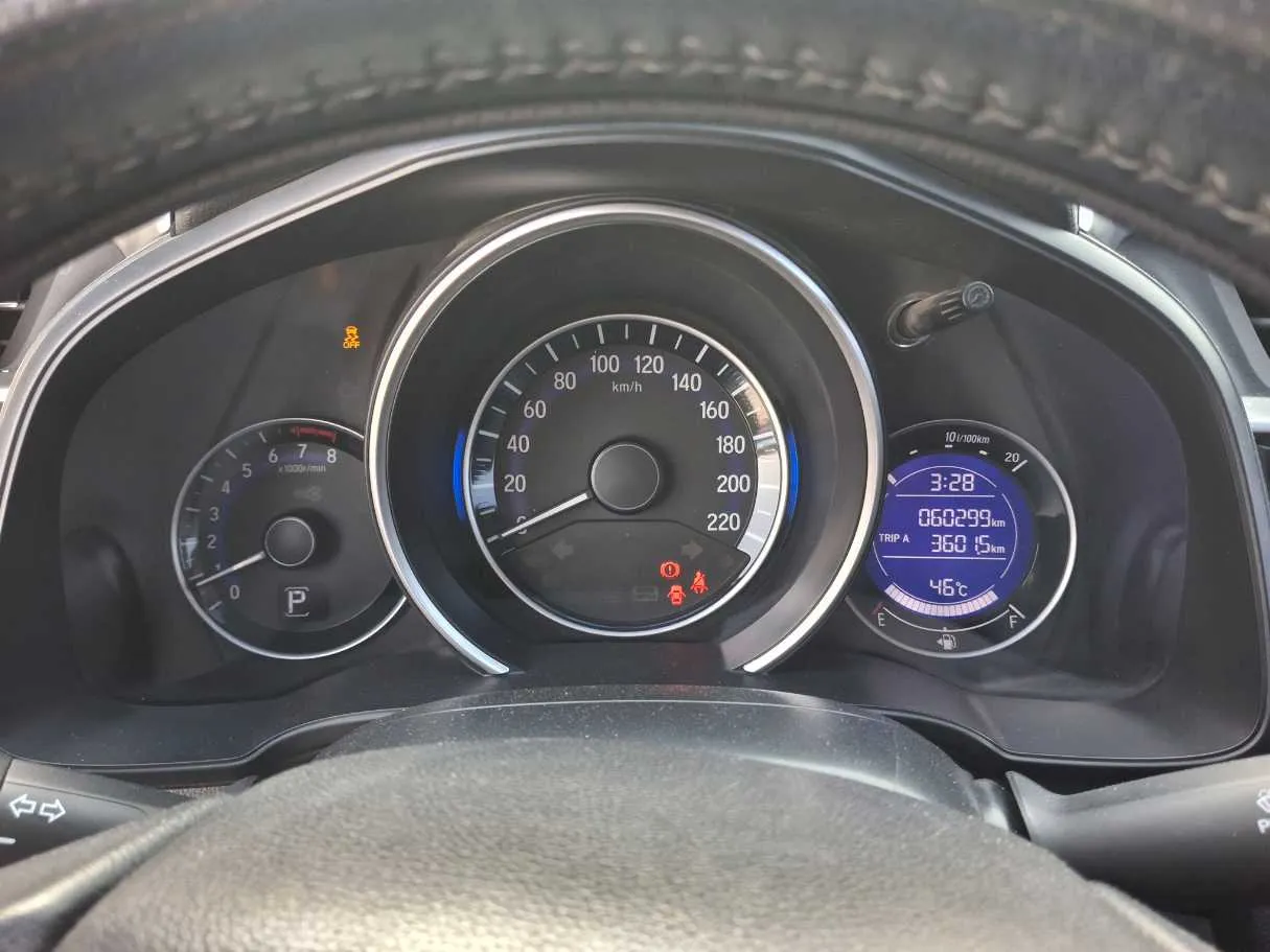 Car image 18