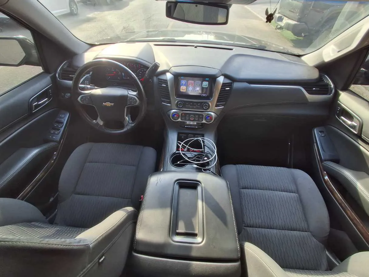Car image 14