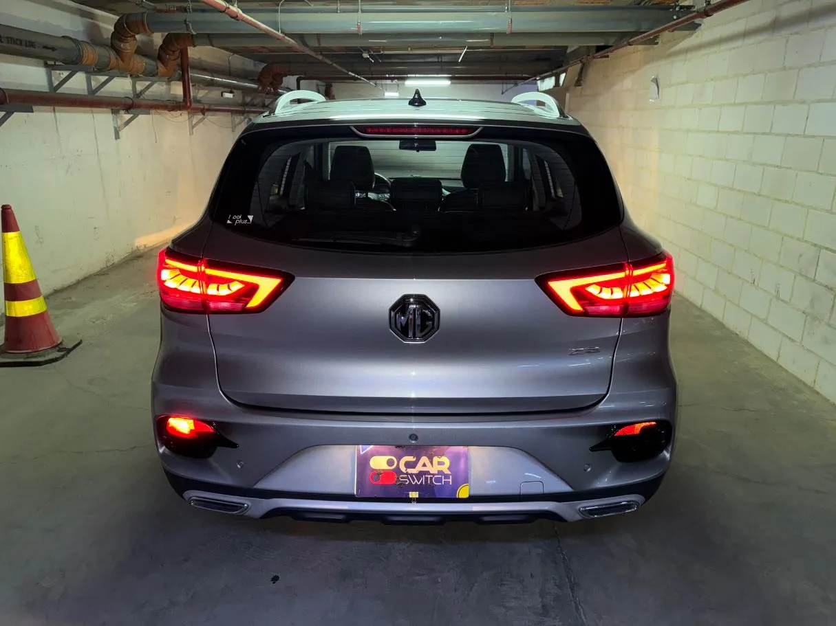 Car image 5