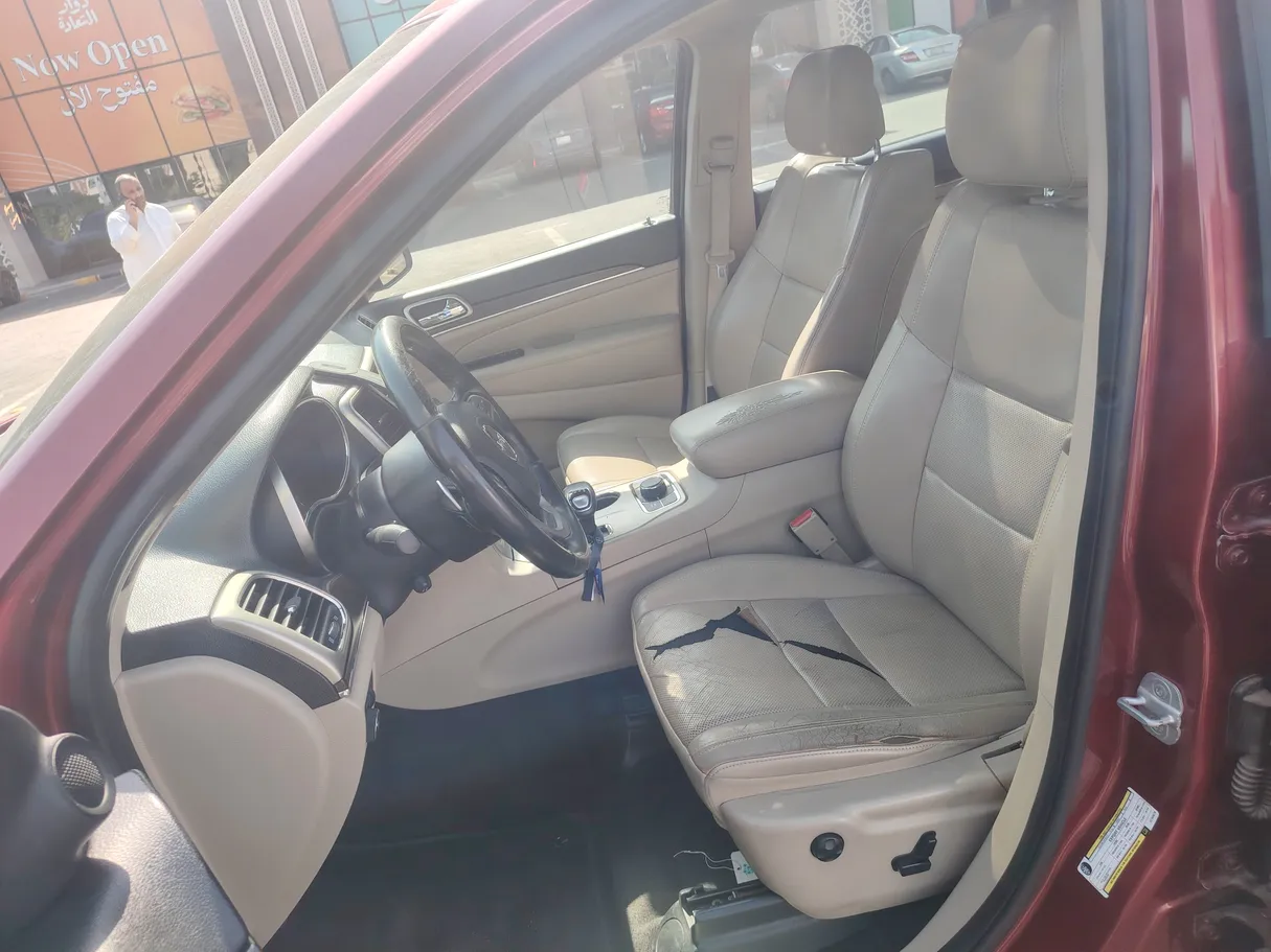 Car image 12