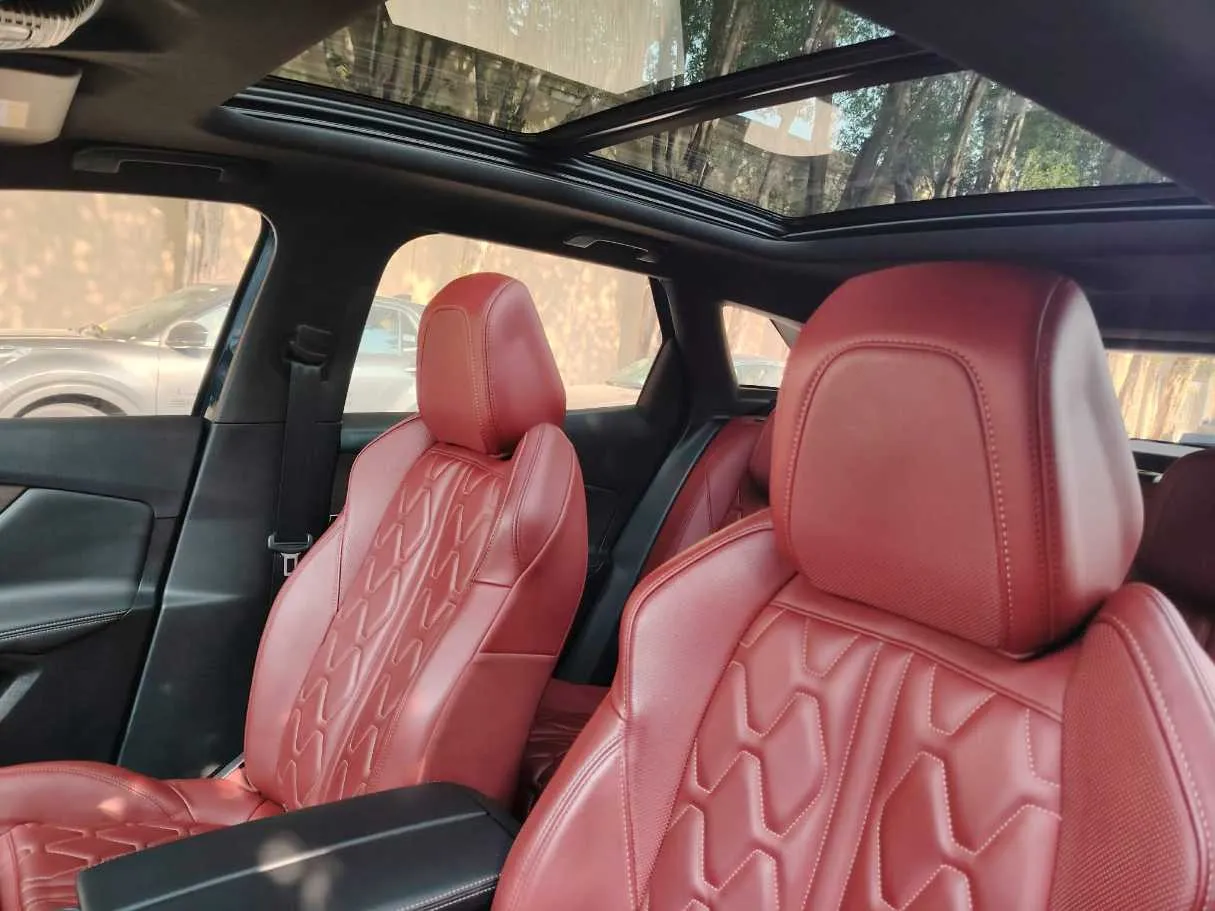 Car image 16