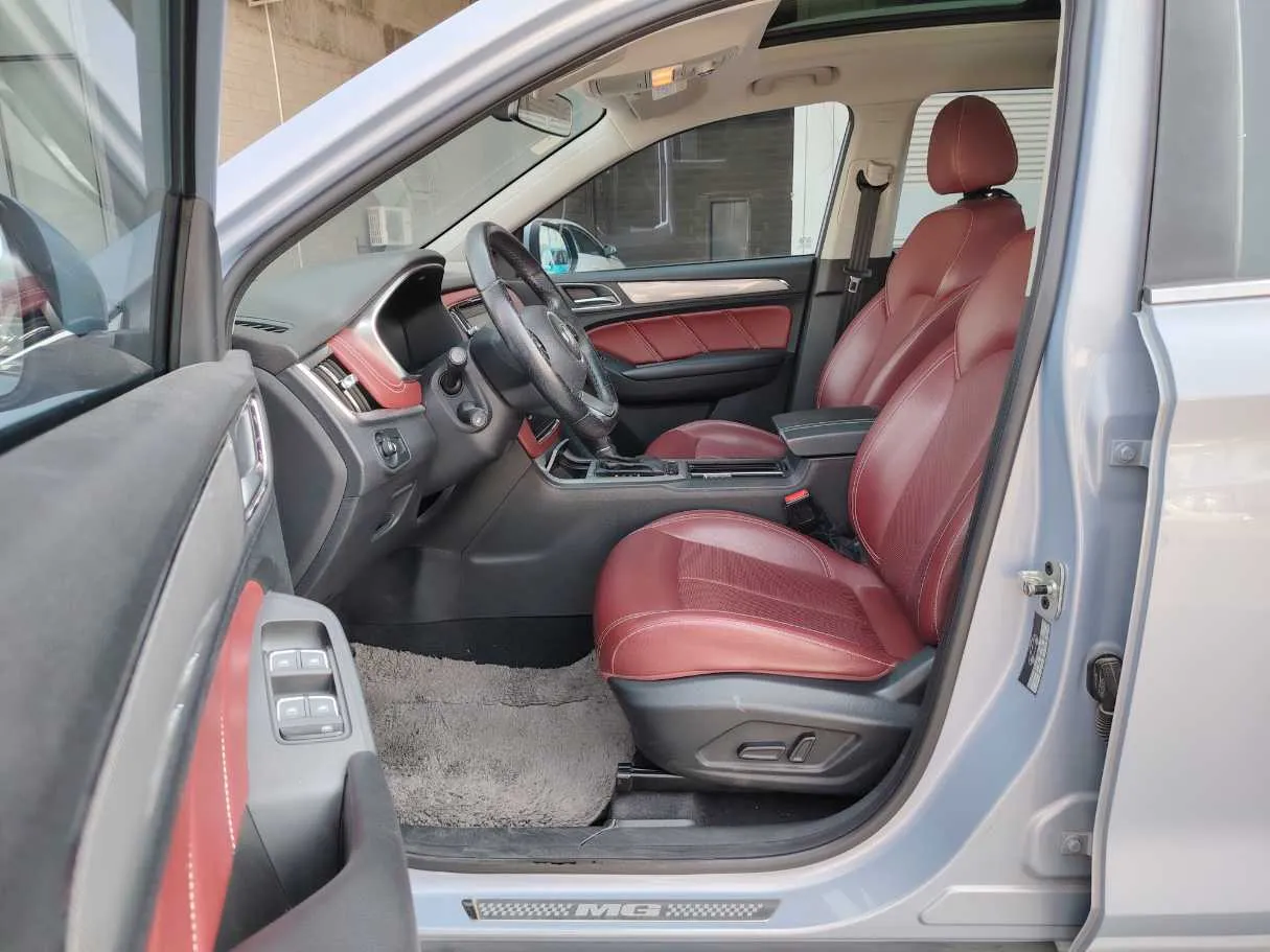Car image 12