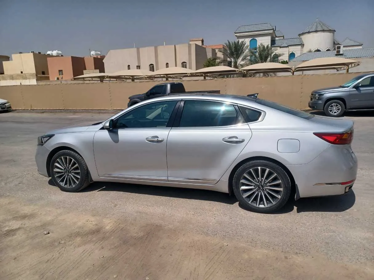 Car image 8