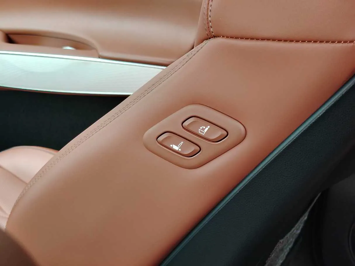 Car image 33