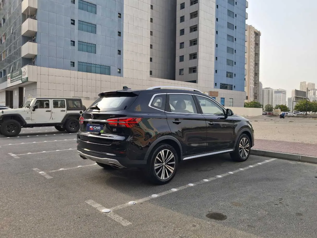 Car image 5