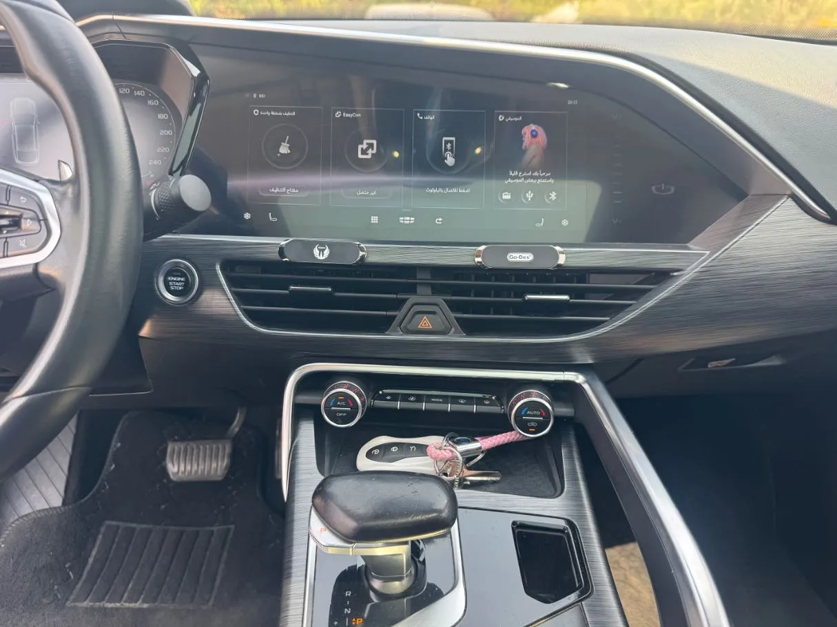Car image 16
