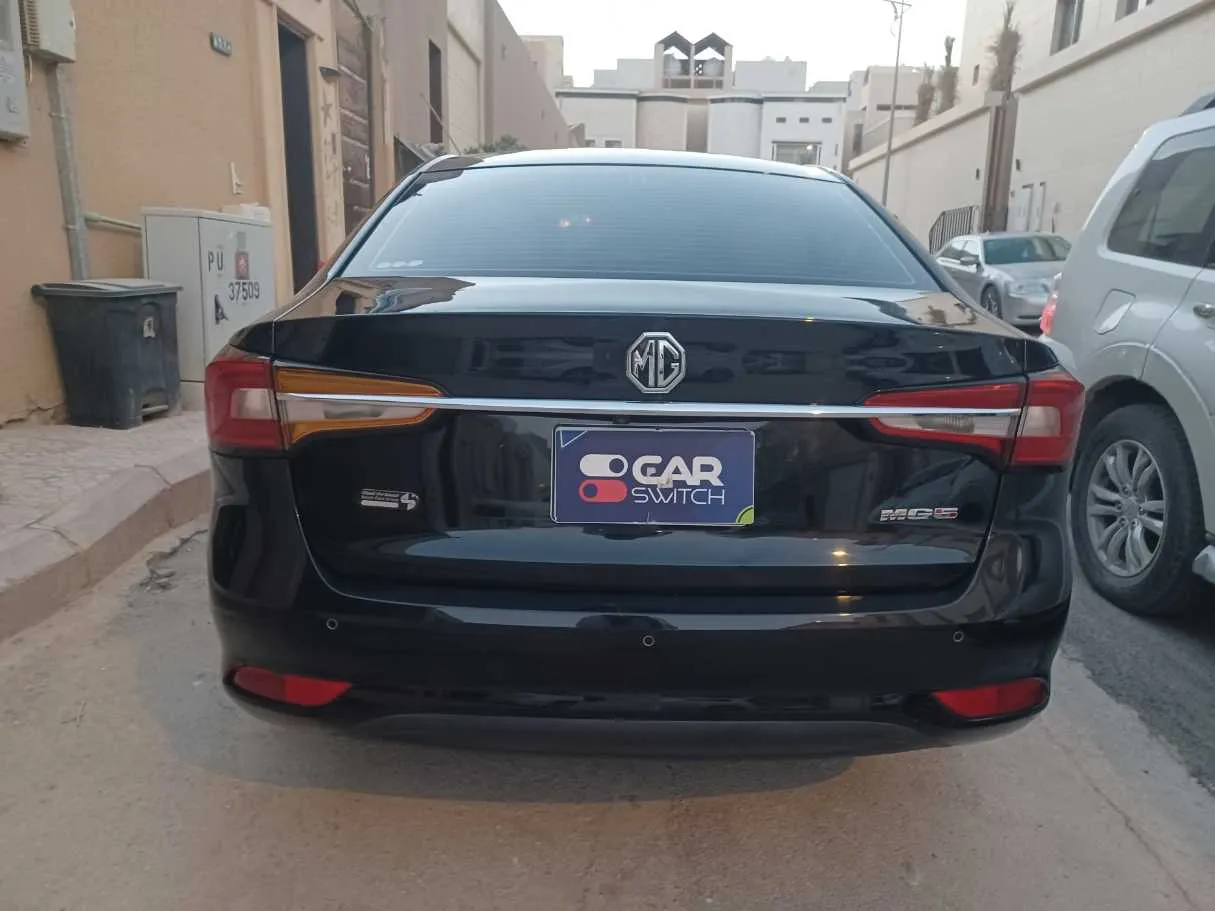 Car image 6
